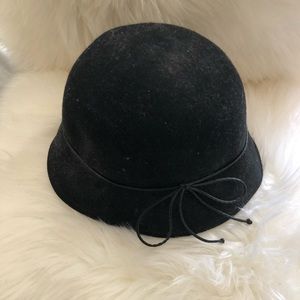 Cloche hat